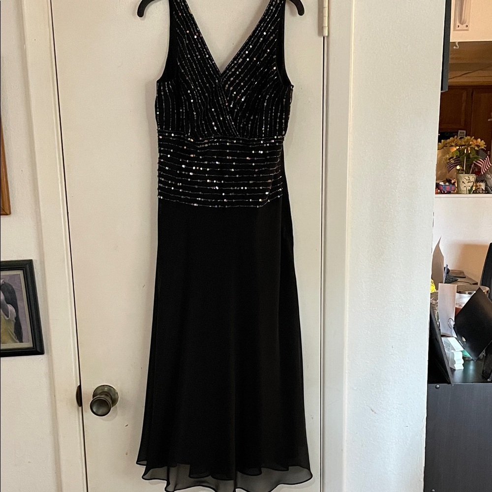 Elegant Black Sleeveless Dress